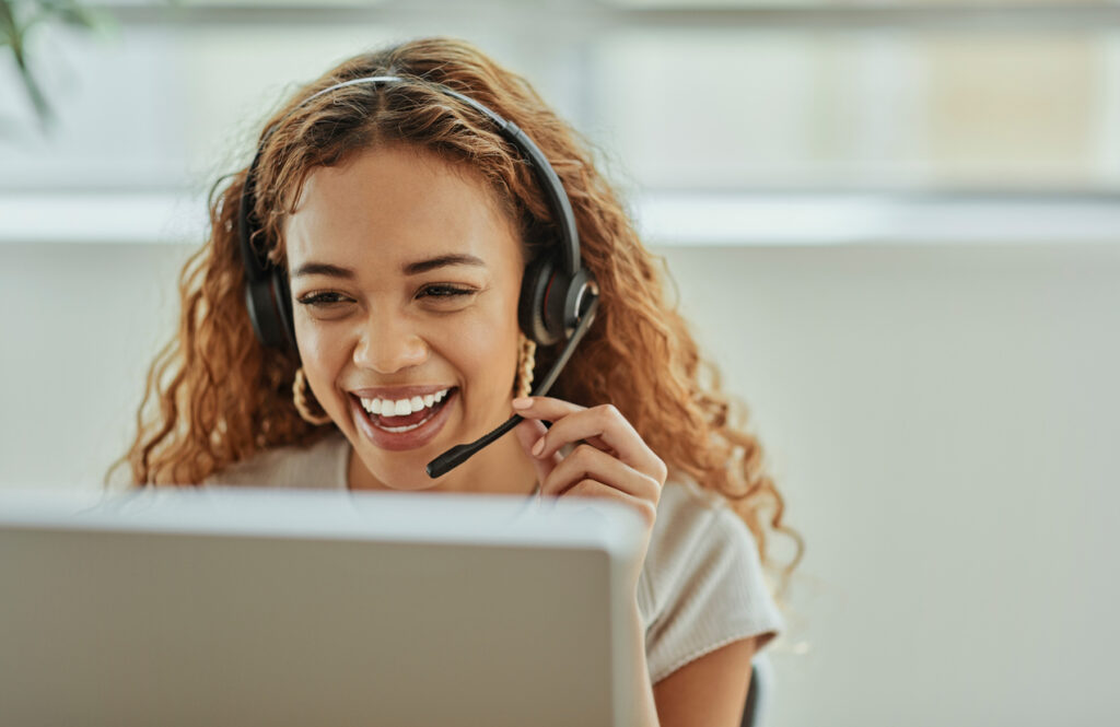 student loan advisor talking to student on phone